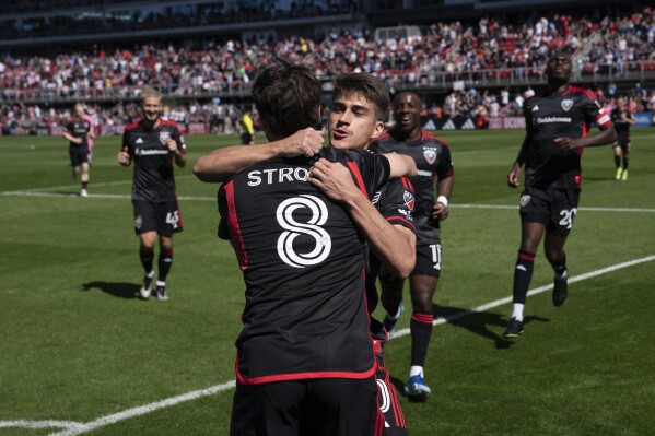 Su rez scores twice in second half leading Miami past DC United